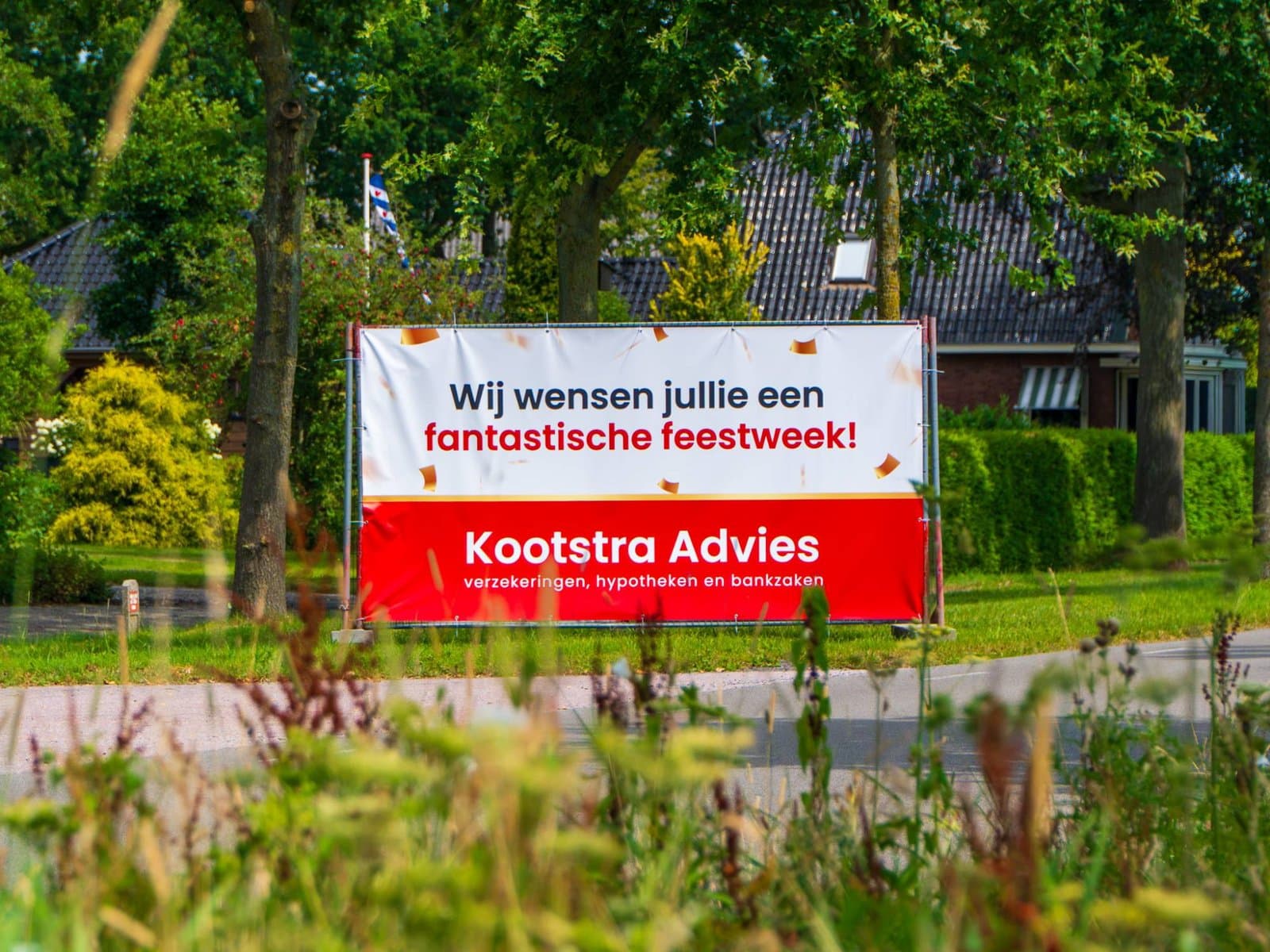 Bouwhekdoek van Kootstra Advies voor de feestweek in Buitenpost