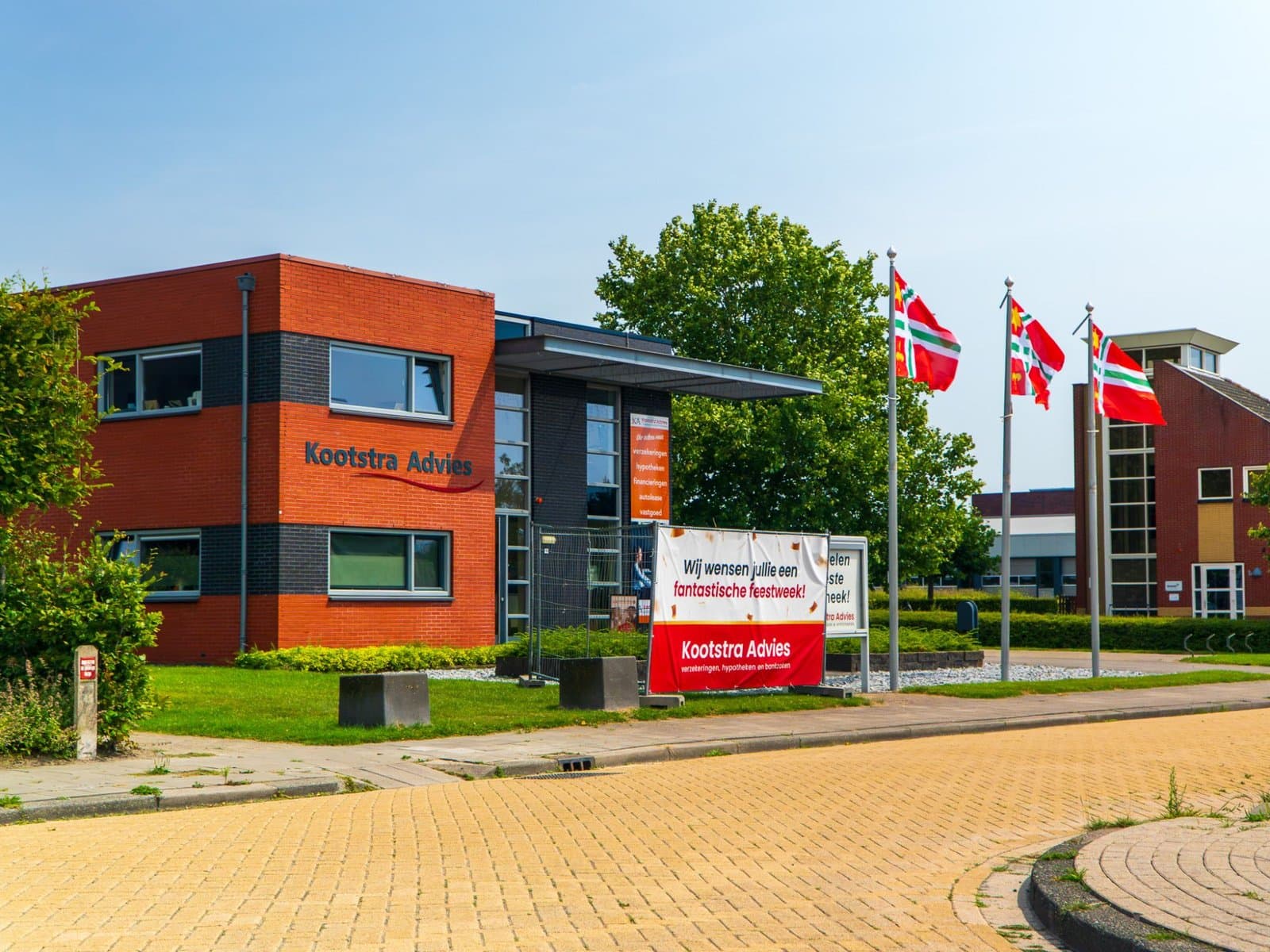 Bouwhekdoek van Kootstra Advies voor hun kantoor tijdens de feestweek