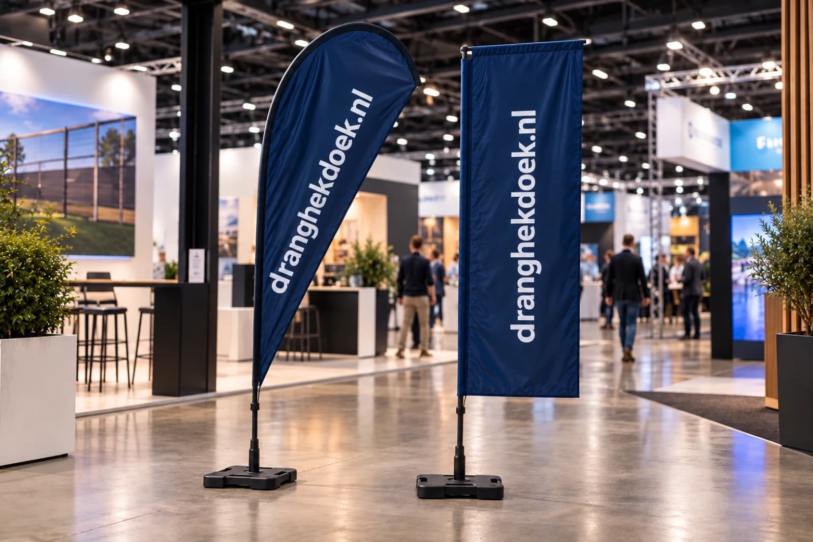 Beachflag drop en beachflag square van Dranghekdoek.nl op een beurs
